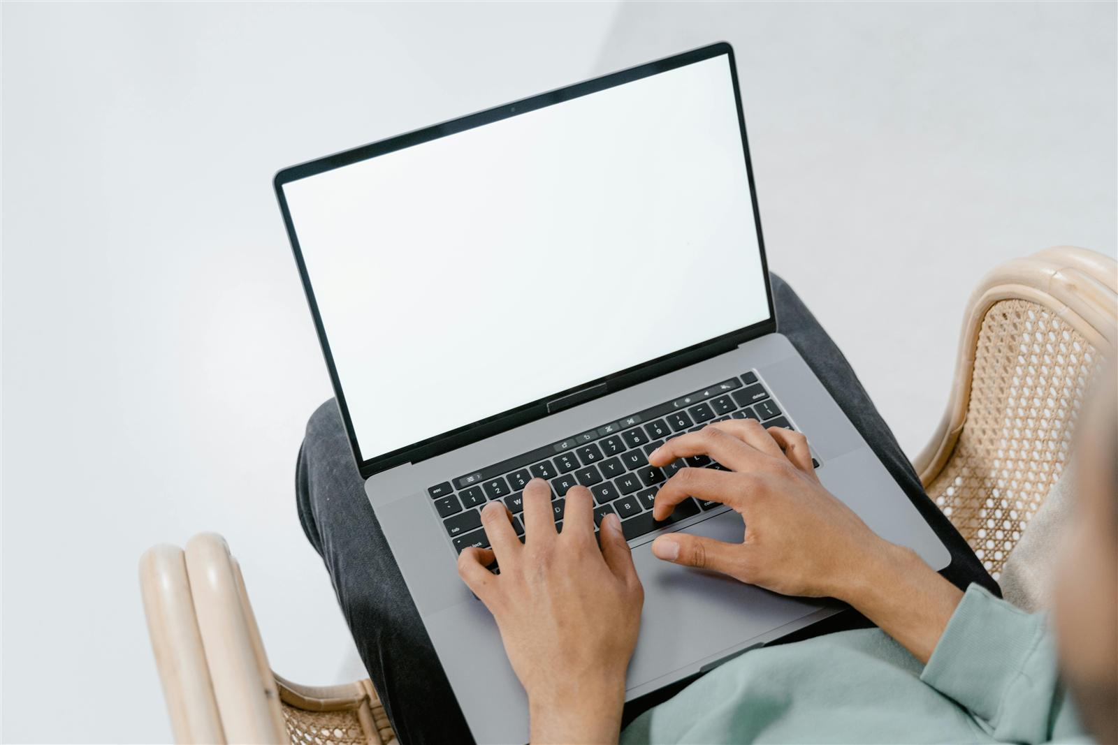 The embeddable booking form: how modern venues capture inquiries from their own website